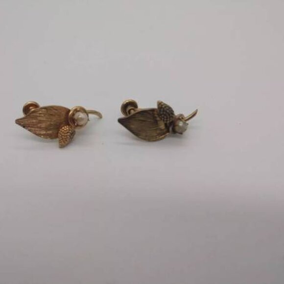 Vintage 1/20 12K Gold Filled Pearl Leaf Screw Back Earrings - Picture 1 of 2